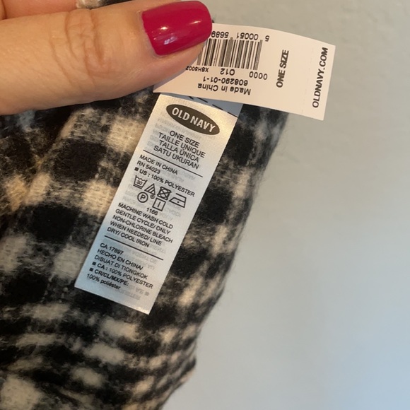 Old Navy Flannel Scarf - Picture 6 of 6